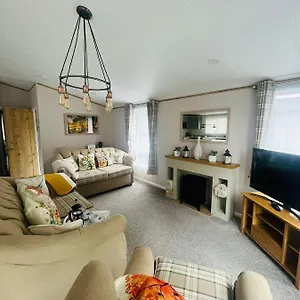 Lucky With Hot Tub Lodge York
