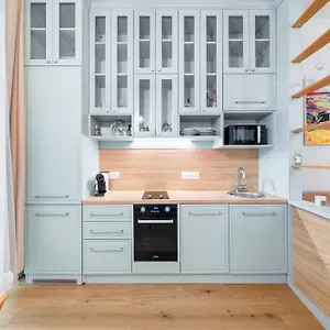 Central With Garden View Apartment