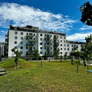 2-zimmer In Oberlaa Mit Privatem Tiefgaragen Platz Apartment